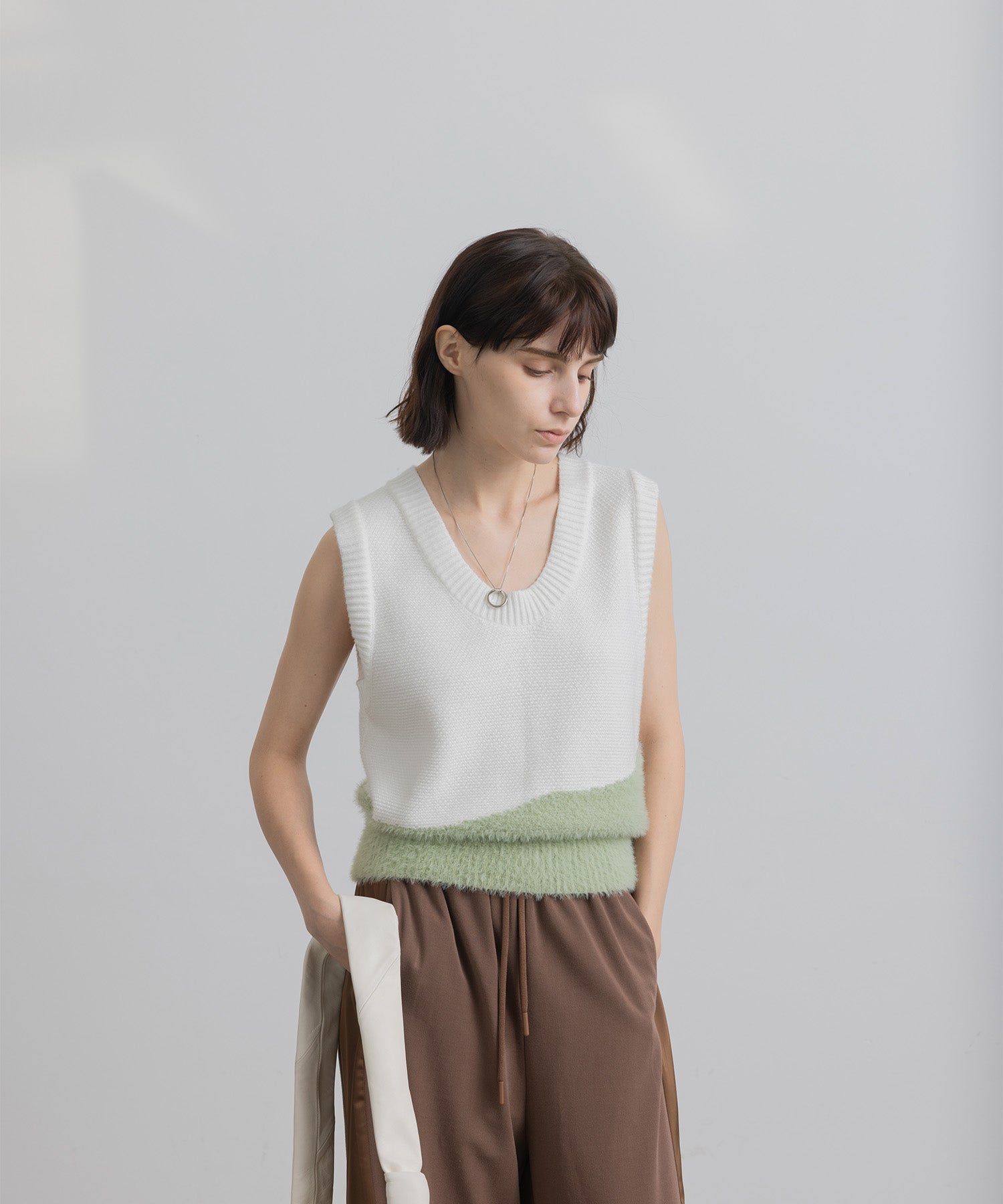 Wave docking knit vest