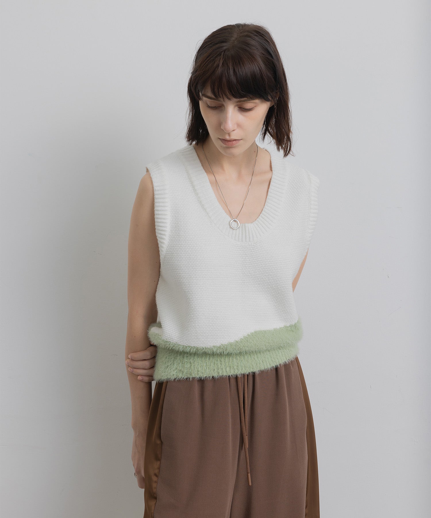 Wave docking knit vest