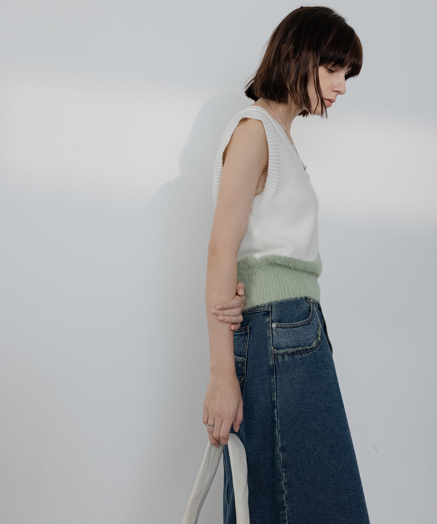 Wave docking knit vest