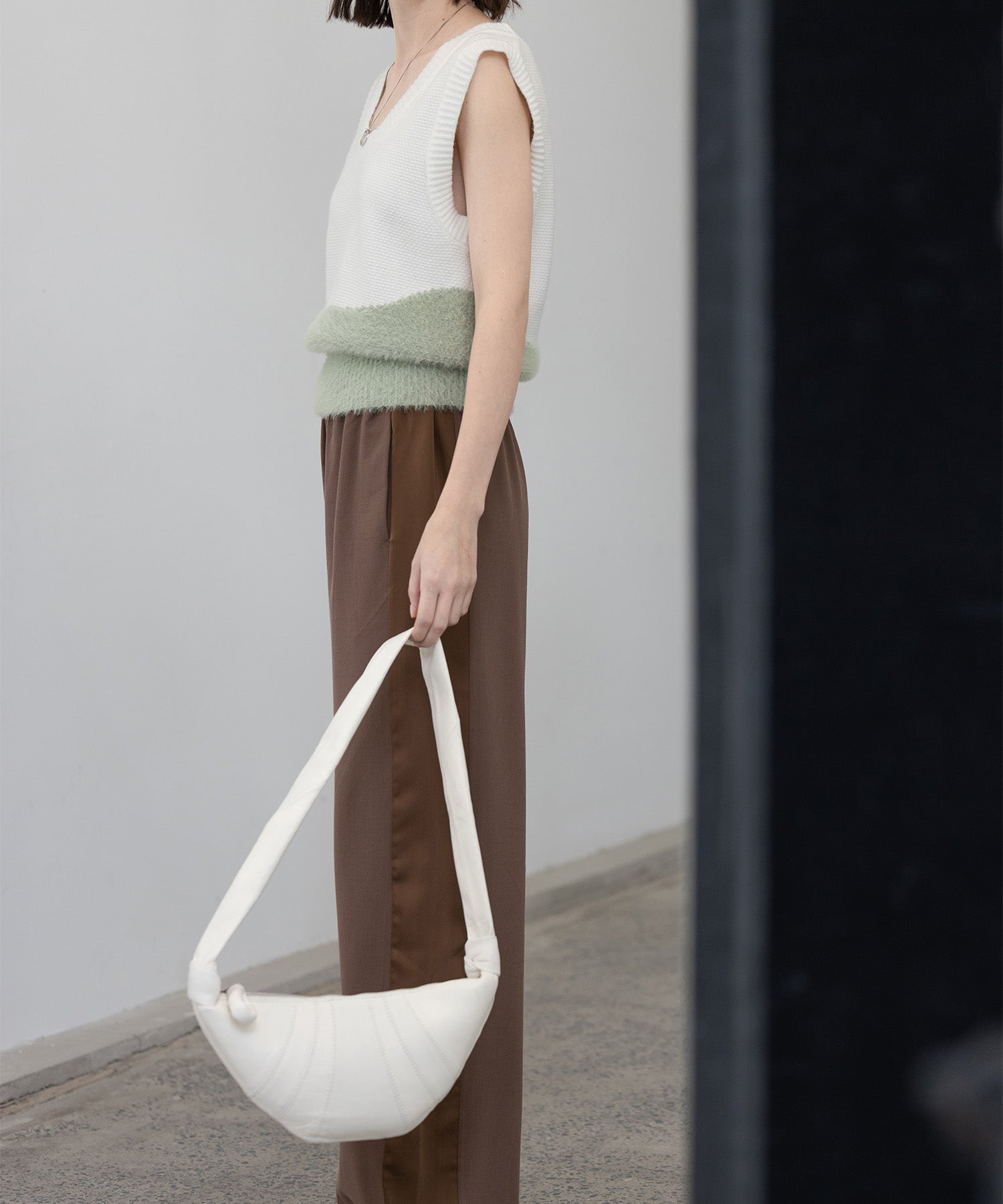 Wave docking knit vest