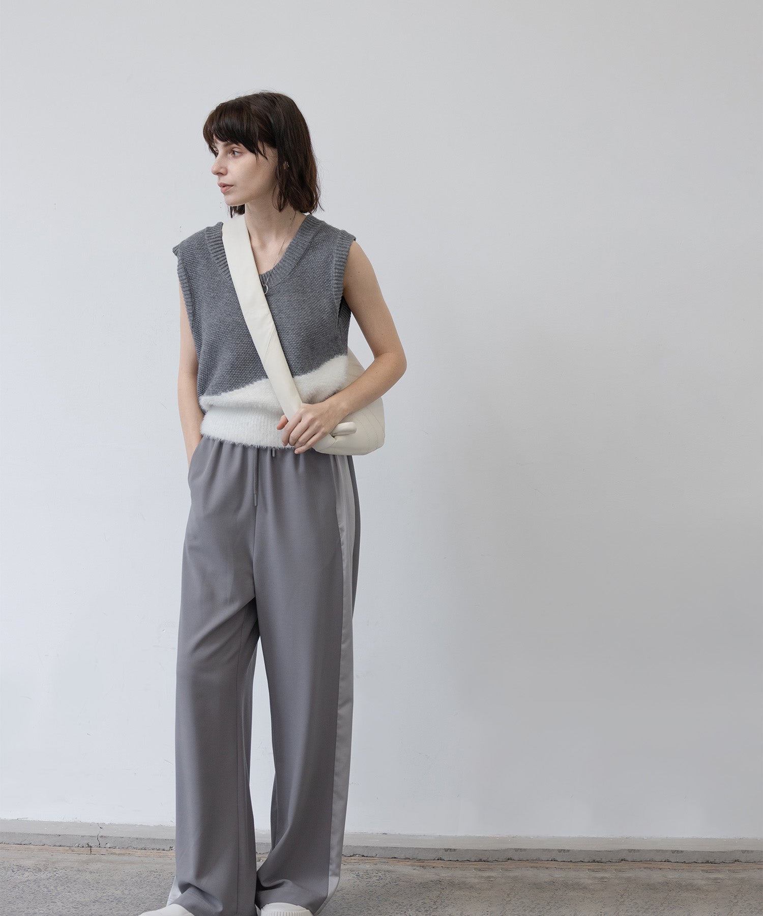 Wave docking knit vest