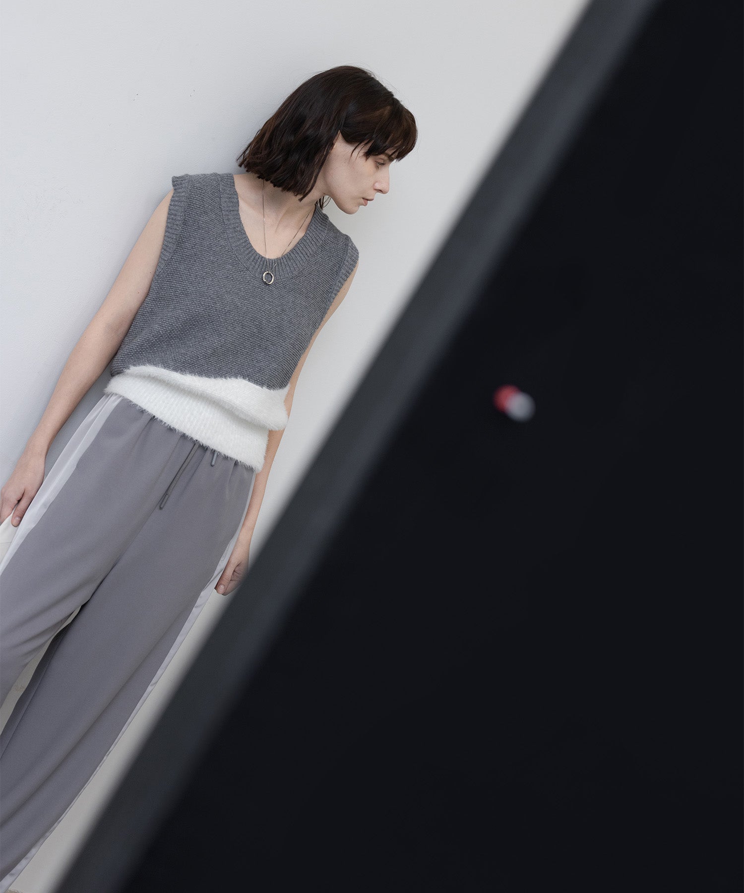 Wave docking knit vest